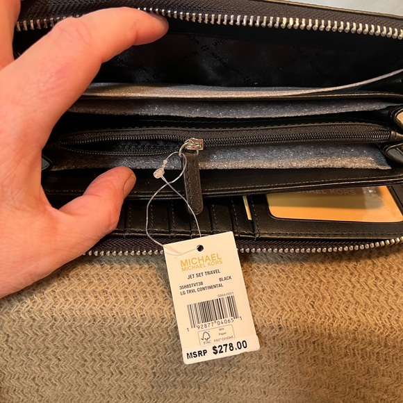 Michael Kors NWT Wallet/wristlet - Picture 3 of 8